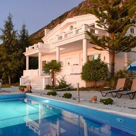 Beachside Bliss - Luxury Sanctuary & Private Pool